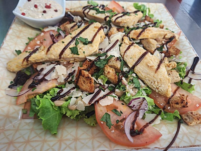 SALADE POULET GRILLE SAUCE CESAR DU CHEF